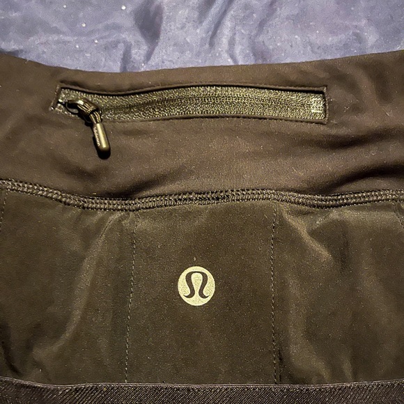 size 8 black lululemon skirt - Picture 3 of 4